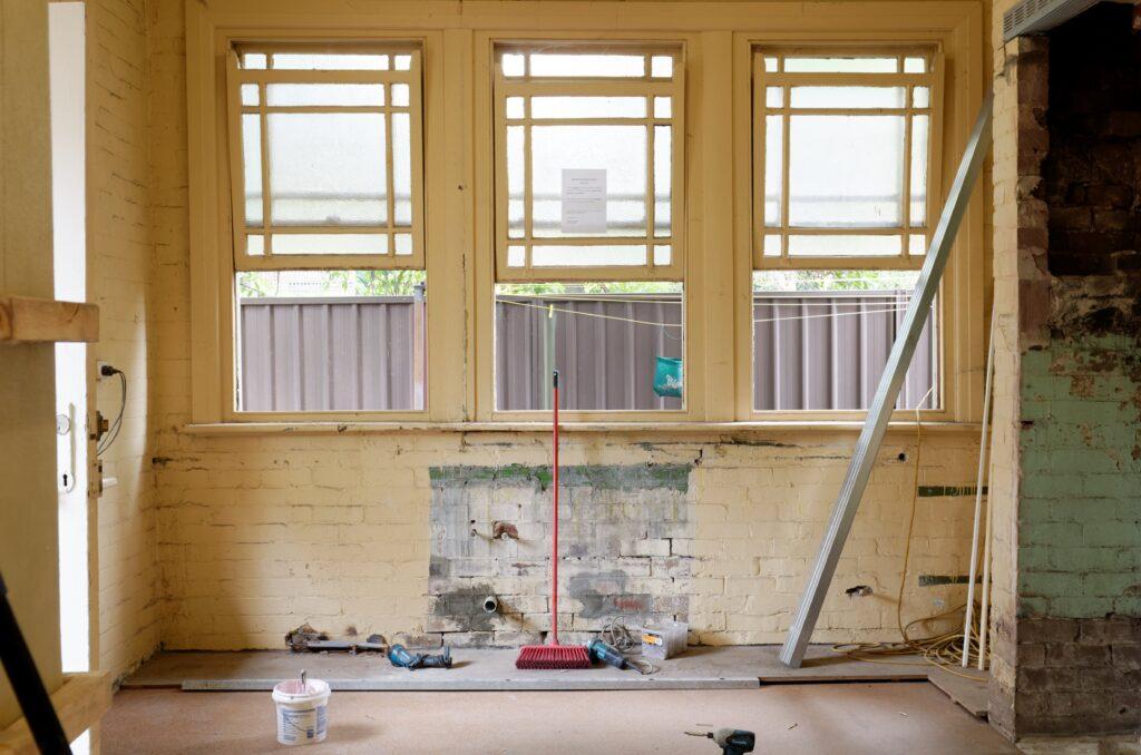 Renovierungsarbeiten wie eine Dachreinigung werten jedes Haus auf