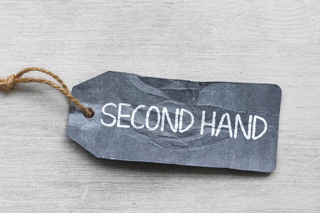 Etikett mit Second-Hand-Aufschrift | gebrauchter Schmuck
