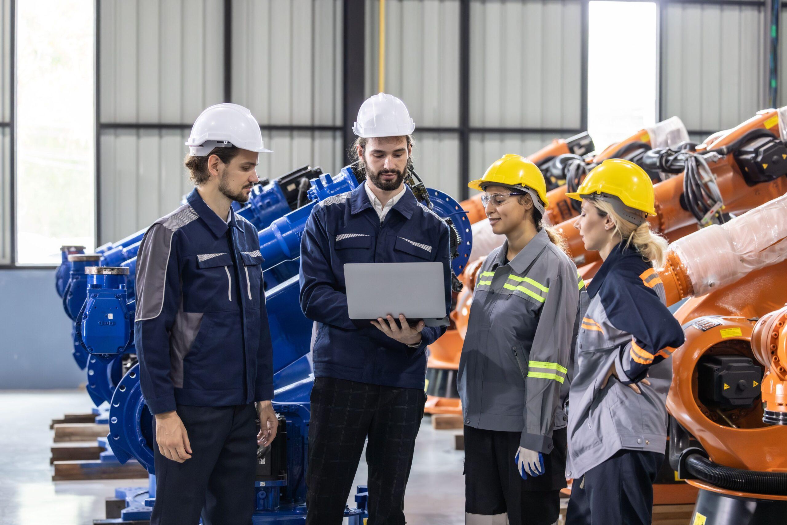 Ingenieurgruppe diskutiert Details der Kabelkonfektionierung in automatisierter Fertigungsumgebung